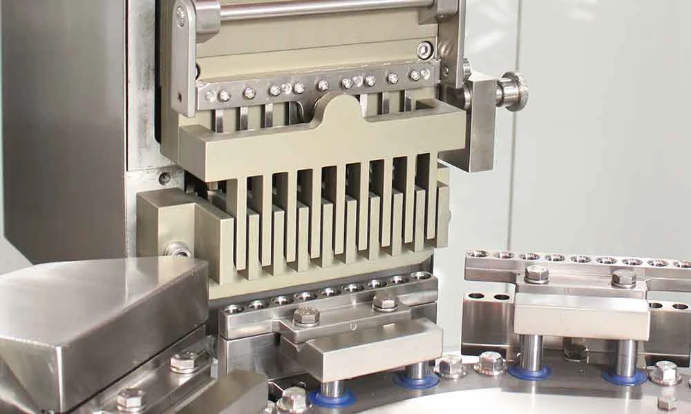 Dosing and filling assembly