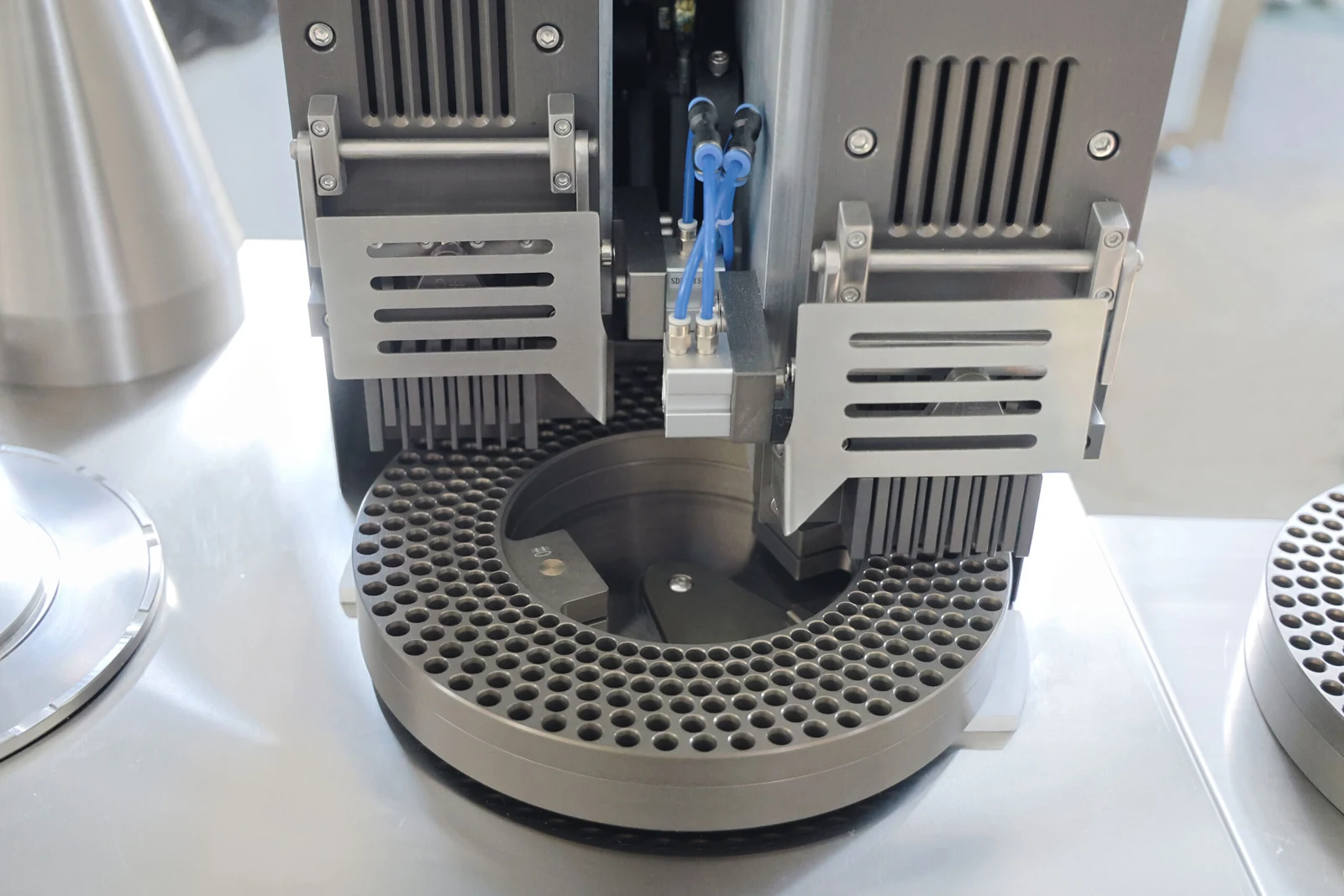 Capsule plate tooling